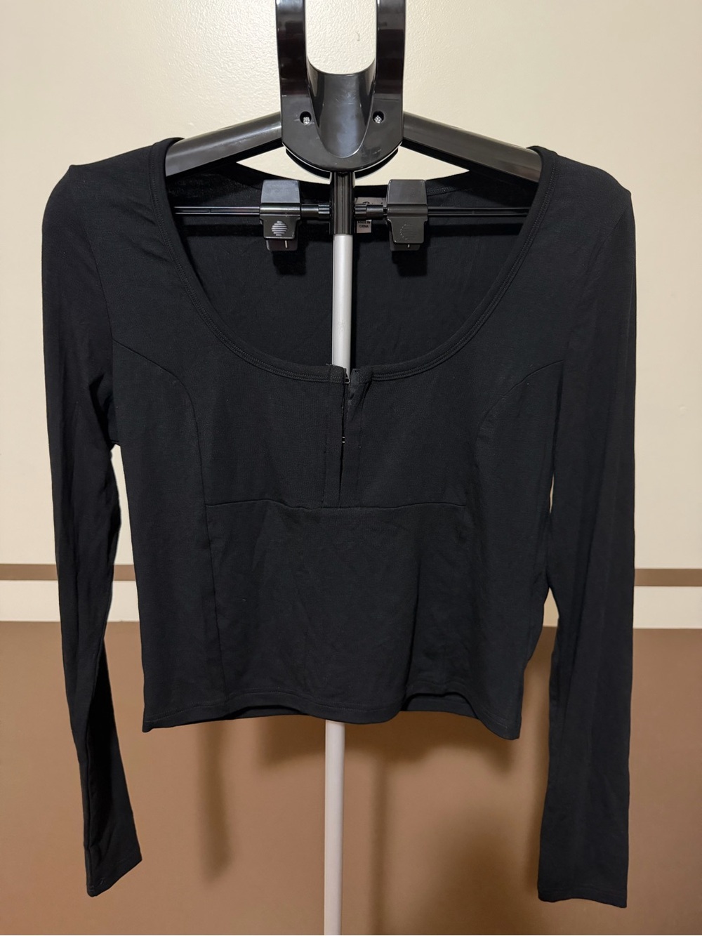 White Birch NWOT Women's Black Long-Sleeve Scoop Neck Zip Top size Large